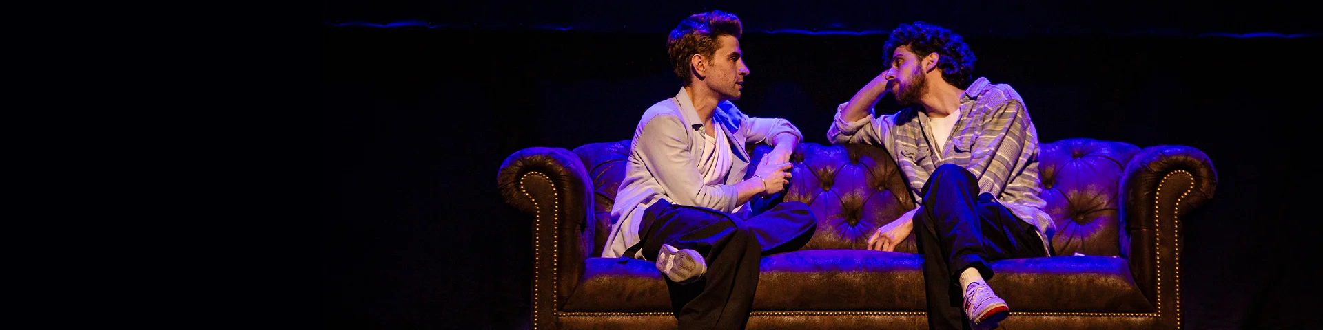 Imatge Mario Marzo i Dane Rivarola asseguts a un sofa