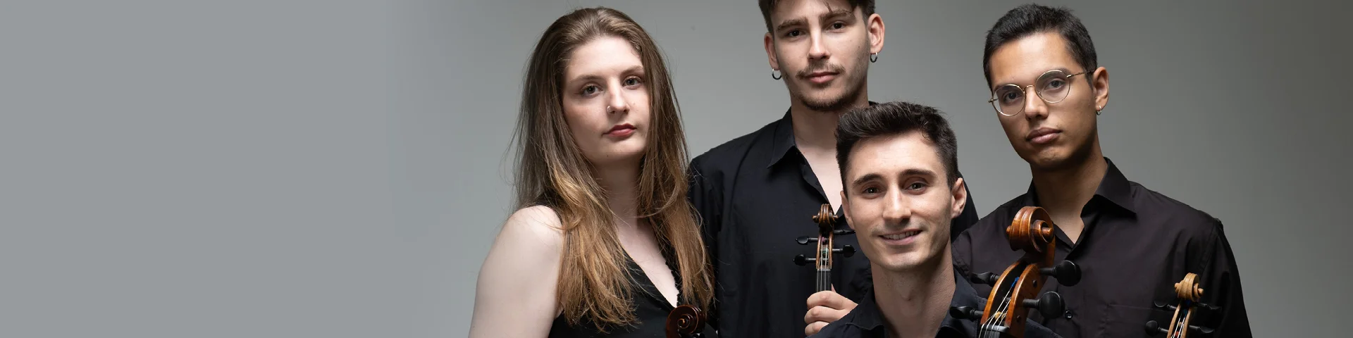 Els quatre components del grup apareixen en una foto conjunta