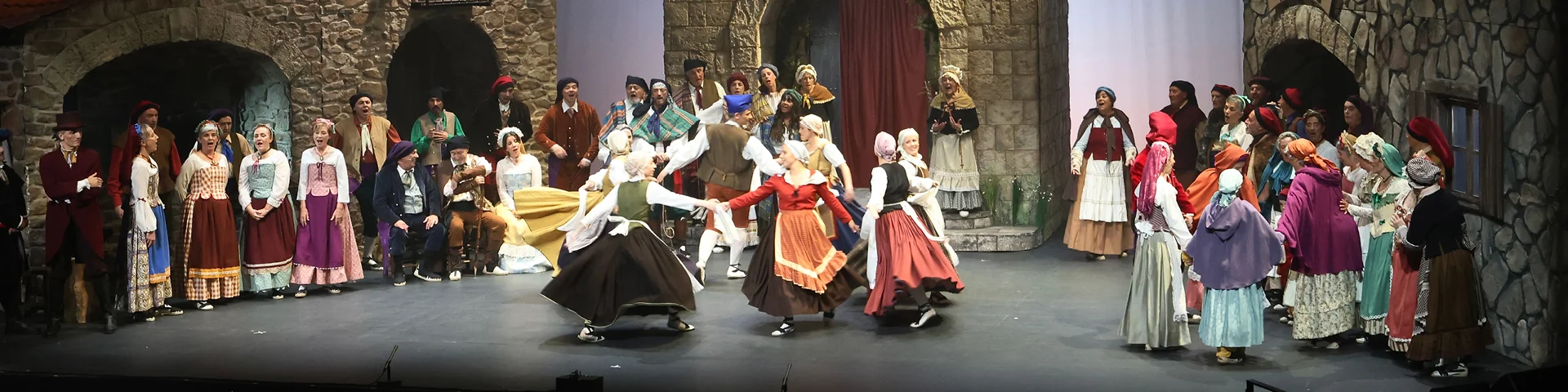 Grup de sarsuela ballant